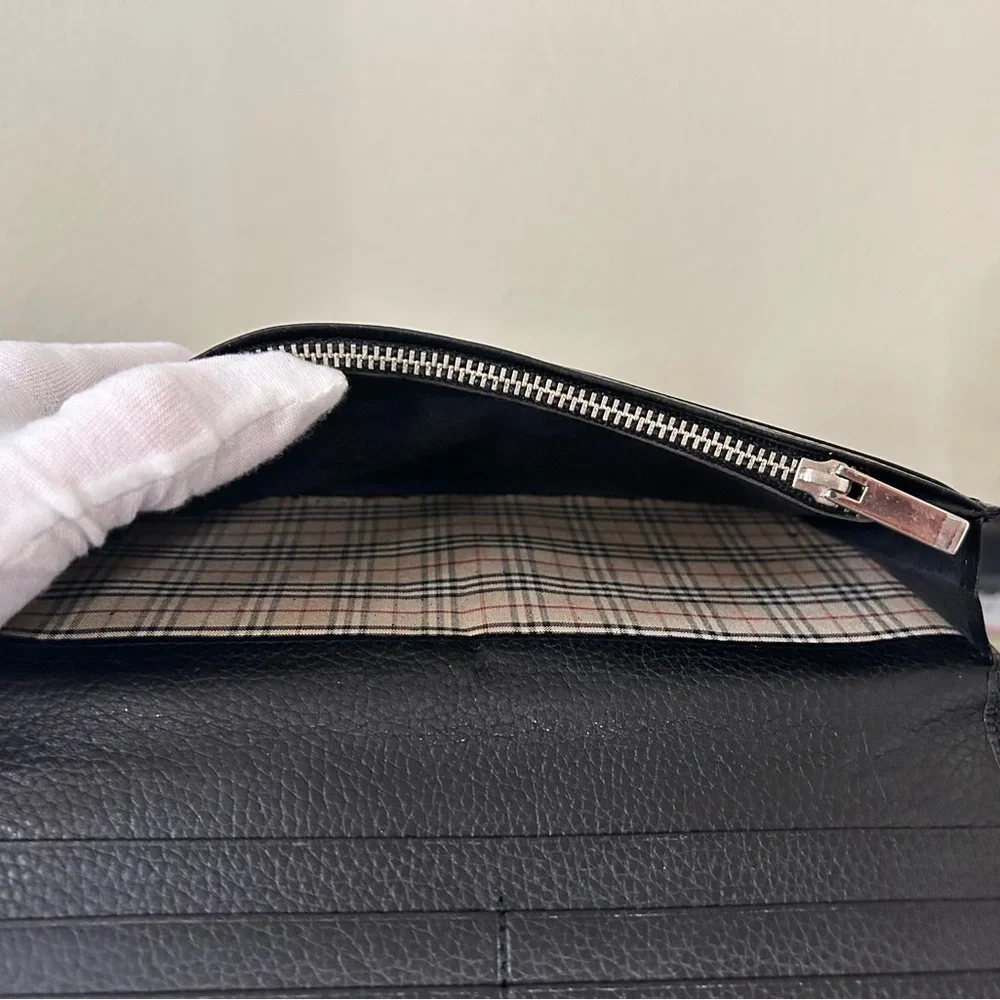 Father’s Day Burberry Black Leather Bifold Wallet w/ Nova Check Interior Slot